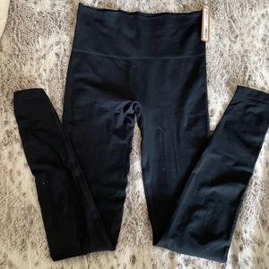 NWT Skims 3/4 leggings smoothing/seamless